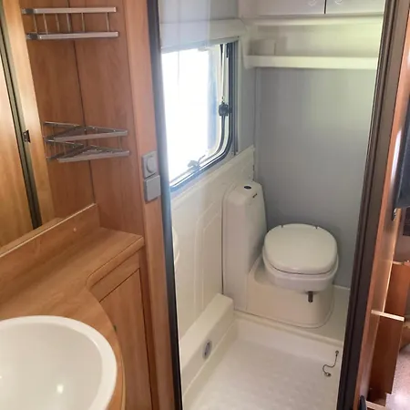 Mietwohnwagen E2 Am Flussufer Κάμπινγκ *